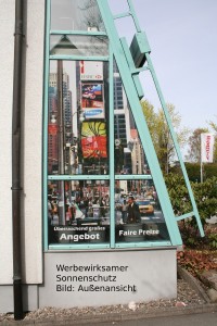 Werbewirksamer Sonnenschutz Au Enansicht-200x300 in Werbewirksamer Sonnenschutz - der Hingucker für Läden, Büros, Praxen und Restaurants